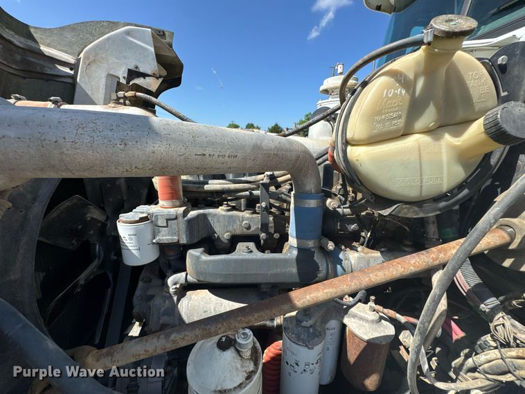 image for item DU9194 1999 Mack RD690S dump truck