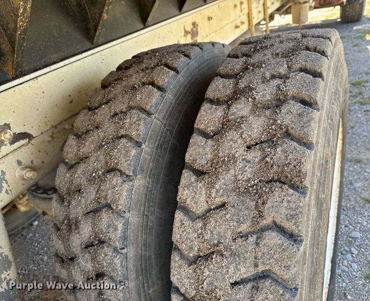 image for item DU9194 1999 Mack RD690S dump truck