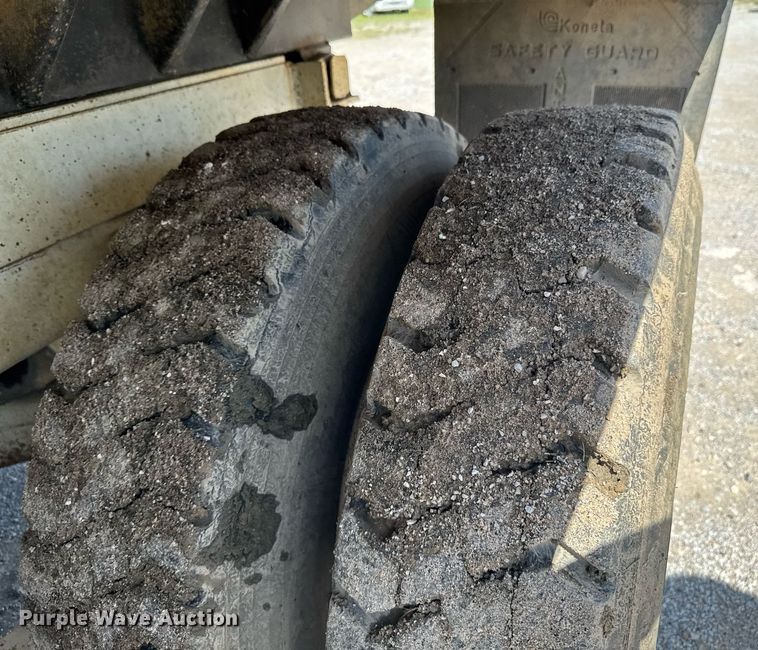 image for item DU9194 1999 Mack RD690S dump truck