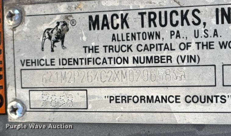 image for item DU9194 1999 Mack RD690S dump truck