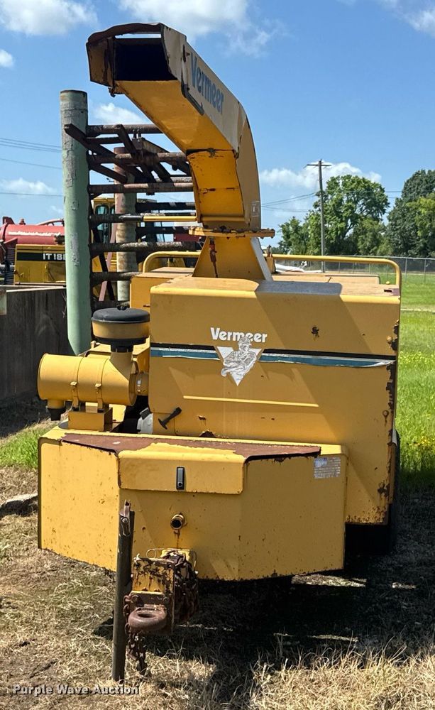 image for item DU9195 1998 Vermeer BC1800 wood chipper