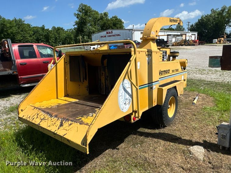 image for item DU9195 1998 Vermeer BC1800 wood chipper