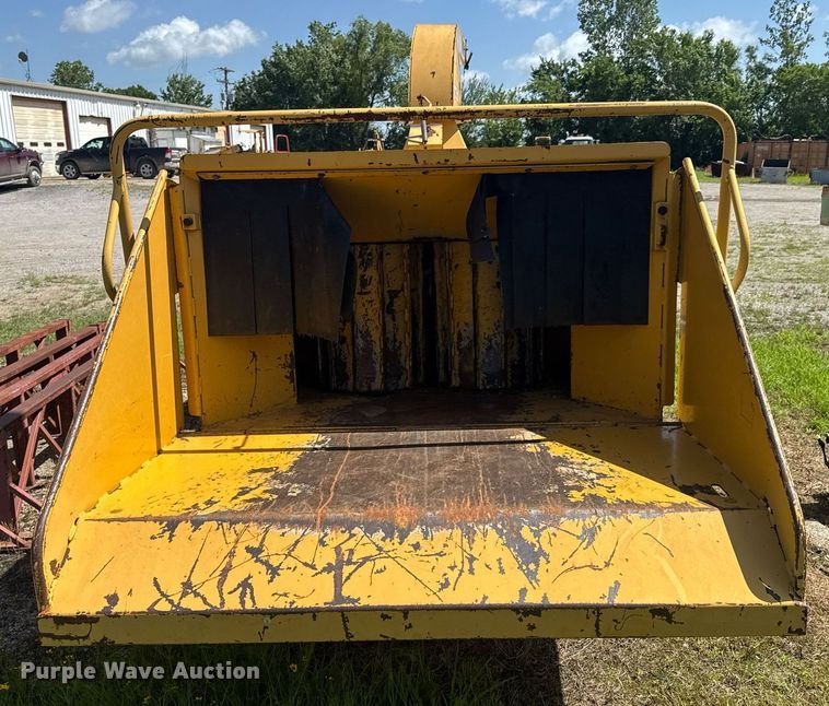 image for item DU9195 1998 Vermeer BC1800 wood chipper