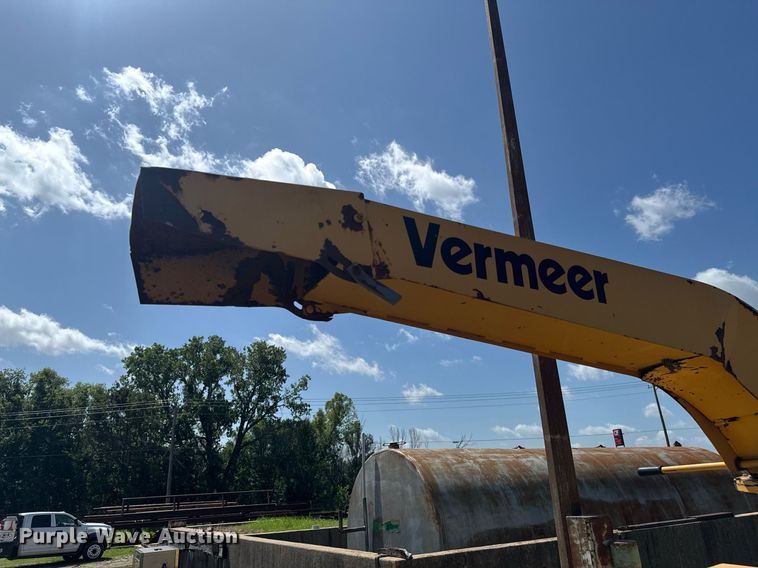 image for item DU9195 1998 Vermeer BC1800 wood chipper