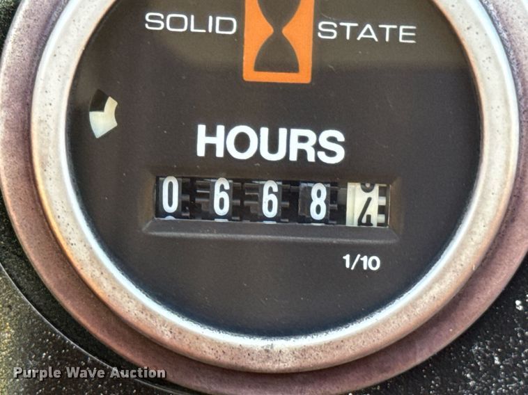 image for item DU9195 1998 Vermeer BC1800 wood chipper