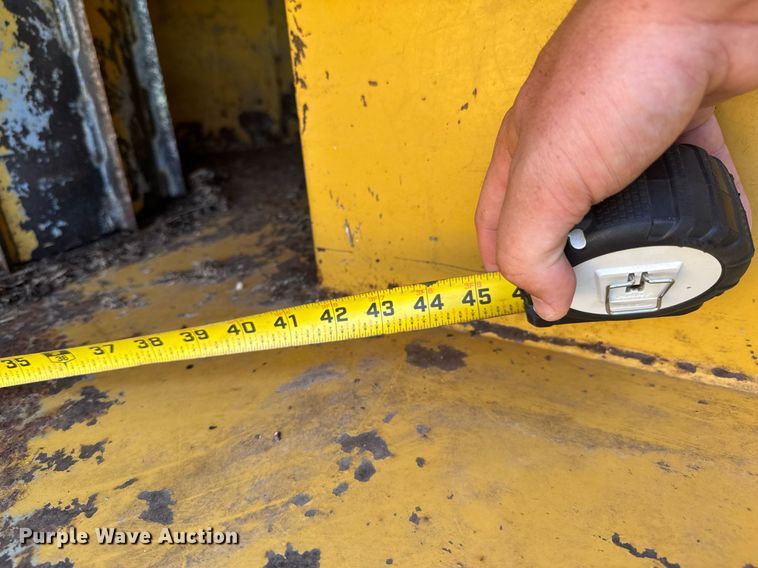 image for item DU9195 1998 Vermeer BC1800 wood chipper