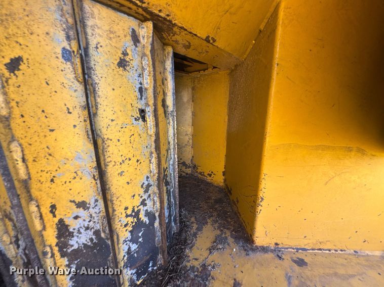 image for item DU9195 1998 Vermeer BC1800 wood chipper