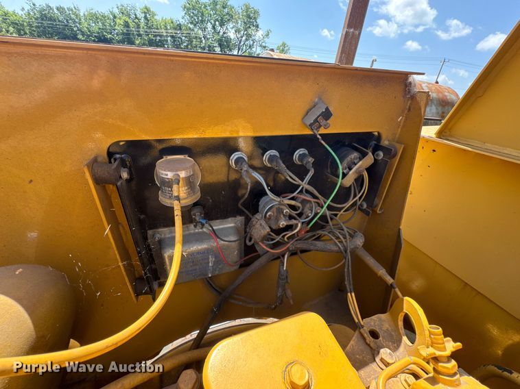 image for item DU9195 1998 Vermeer BC1800 wood chipper