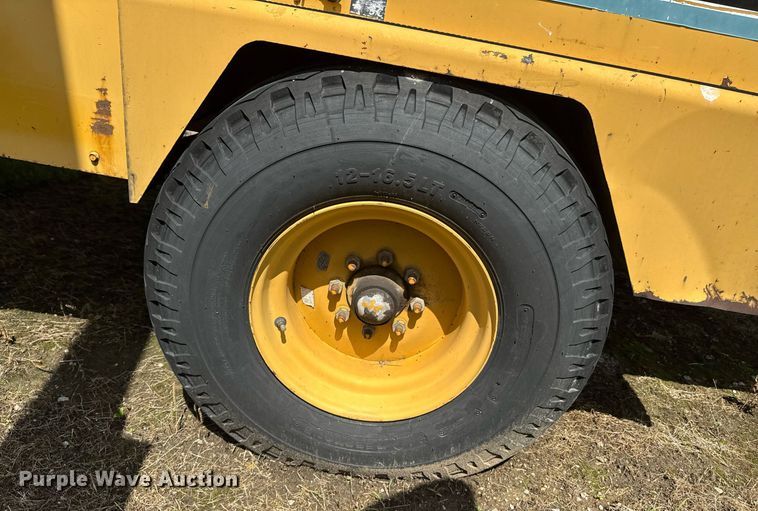 image for item DU9195 1998 Vermeer BC1800 wood chipper