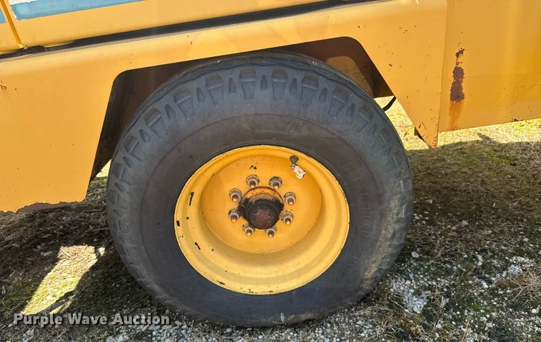 image for item DU9195 1998 Vermeer BC1800 wood chipper