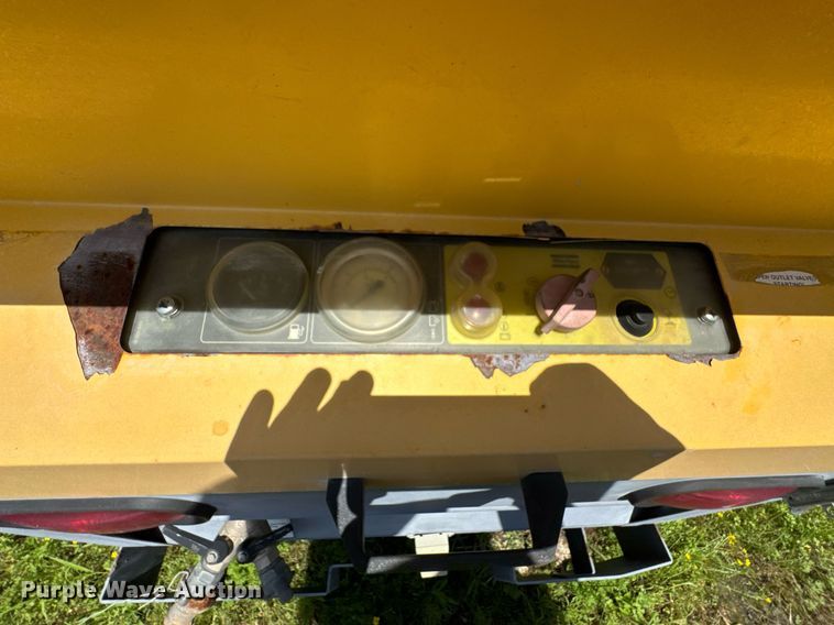 image for item DU9200 2011 Atlas XAS 185 JD7 air compressor