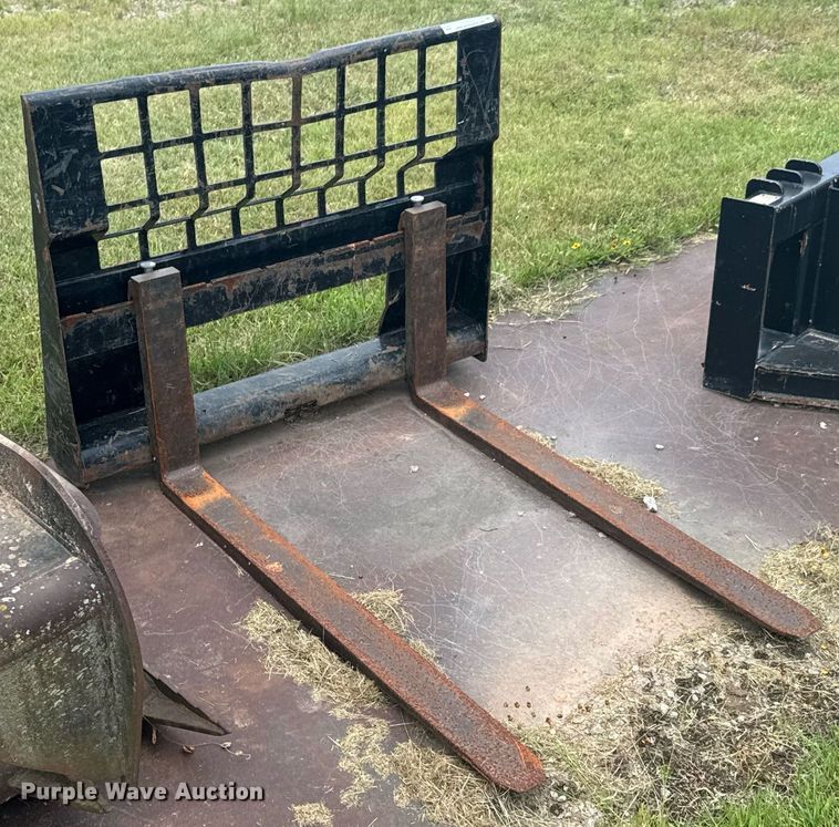 image for item DU9204 Caterpillar 351-9371 skid steer forks