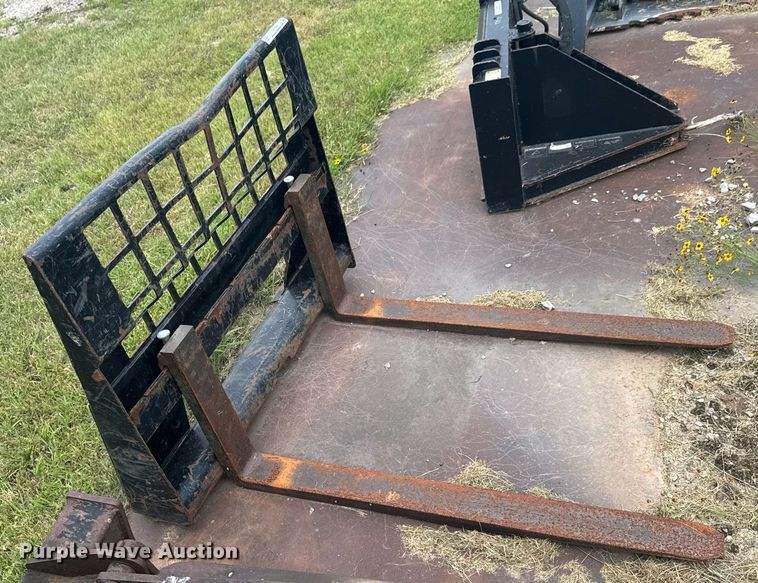 image for item DU9204 Caterpillar 351-9371 skid steer forks