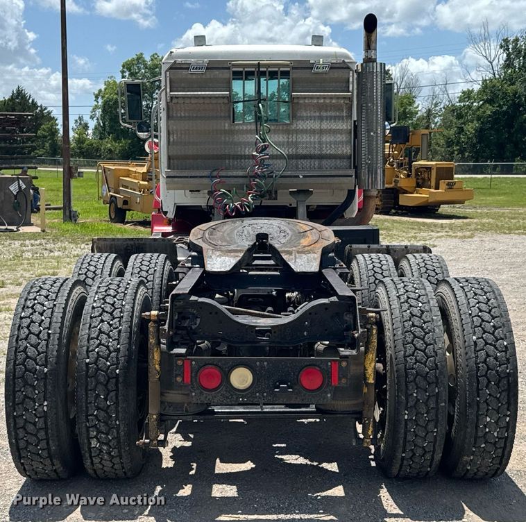 image for item DU9206 2002 Mack CH613 semi truck