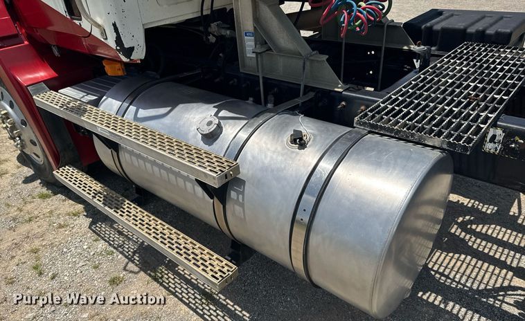 image for item DU9206 2002 Mack CH613 semi truck