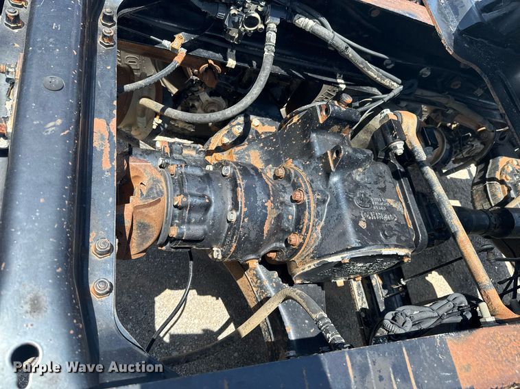 image for item DU9206 2002 Mack CH613 semi truck