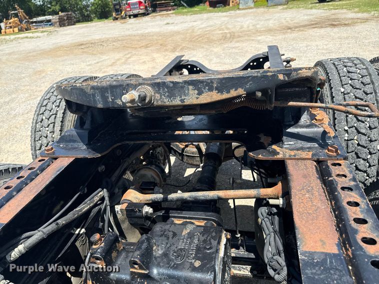 image for item DU9206 2002 Mack CH613 semi truck