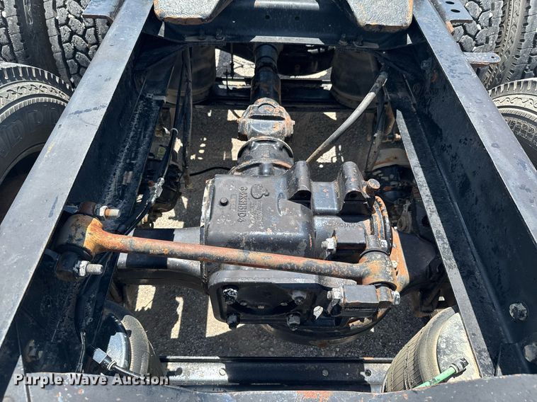 image for item DU9206 2002 Mack CH613 semi truck