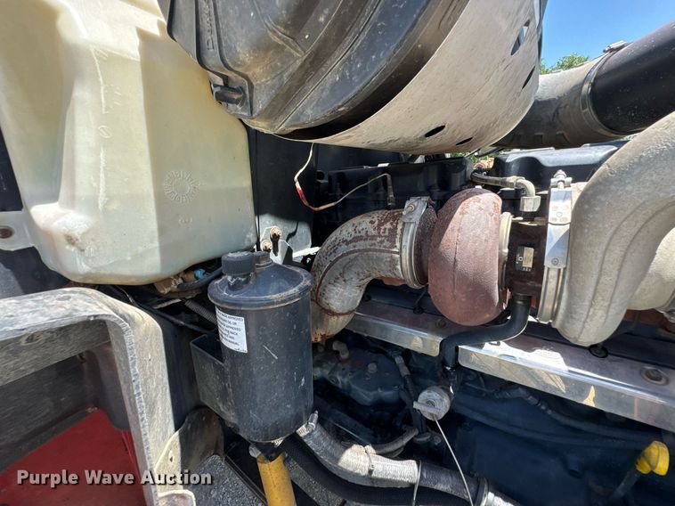 image for item DU9206 2002 Mack CH613 semi truck