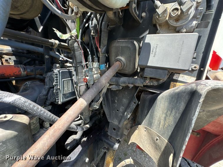 image for item DU9206 2002 Mack CH613 semi truck