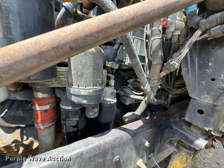 image for item DU9206 2002 Mack CH613 semi truck