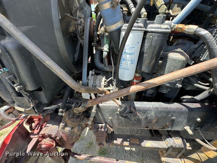 image for item DU9206 2002 Mack CH613 semi truck