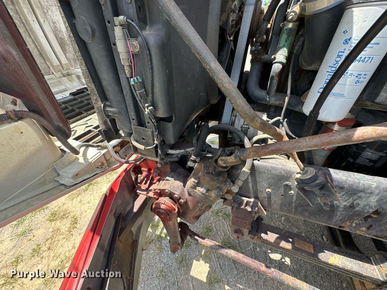 image for item DU9206 2002 Mack CH613 semi truck