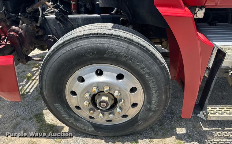 image for item DU9206 2002 Mack CH613 semi truck