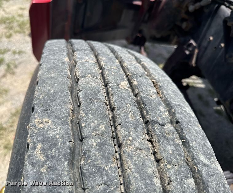 image for item DU9206 2002 Mack CH613 semi truck