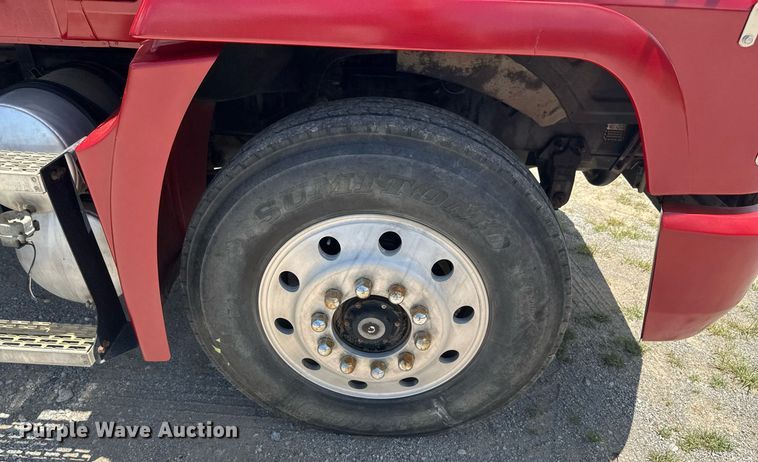 image for item DU9206 2002 Mack CH613 semi truck