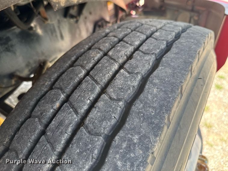 image for item DU9206 2002 Mack CH613 semi truck