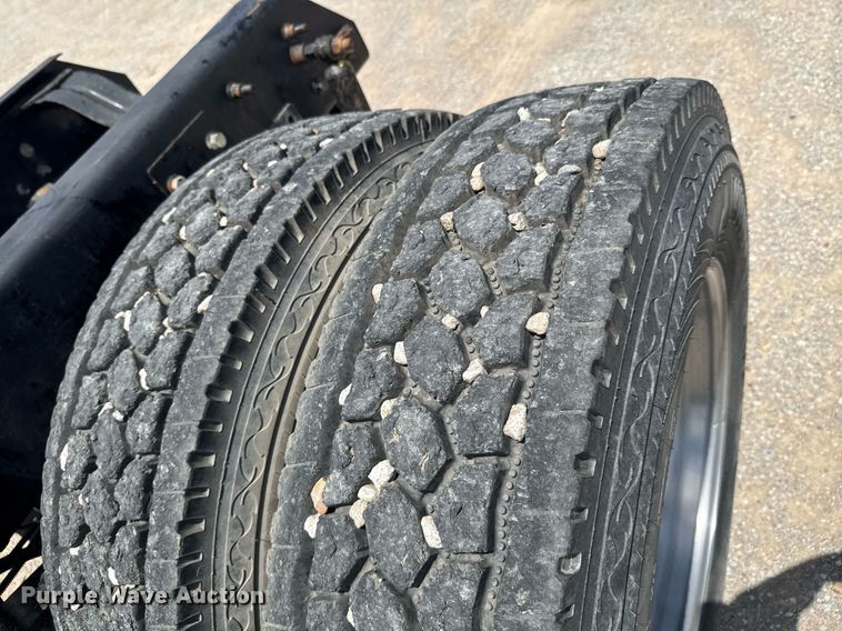 image for item DU9206 2002 Mack CH613 semi truck