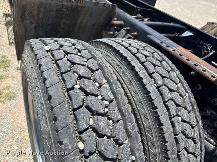 image for item DU9206 2002 Mack CH613 semi truck