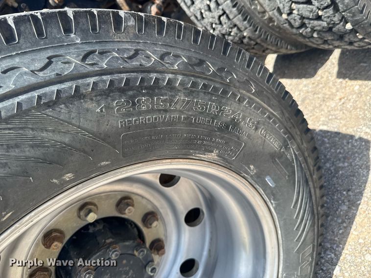 image for item DU9206 2002 Mack CH613 semi truck