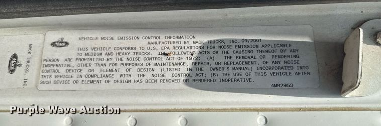 image for item DU9206 2002 Mack CH613 semi truck