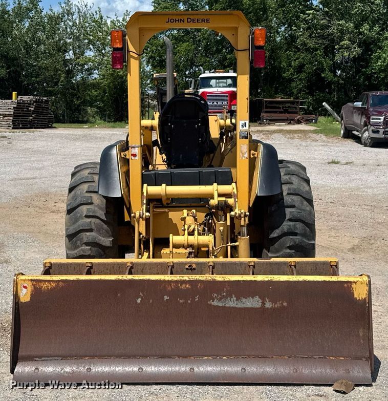 image for item DU9208 2005 John Deere 210LE landscape tractor