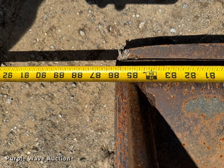 image for item DU9208 2005 John Deere 210LE landscape tractor