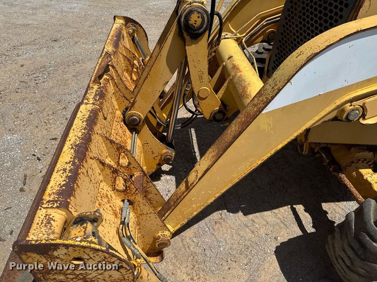 image for item DU9208 2005 John Deere 210LE landscape tractor