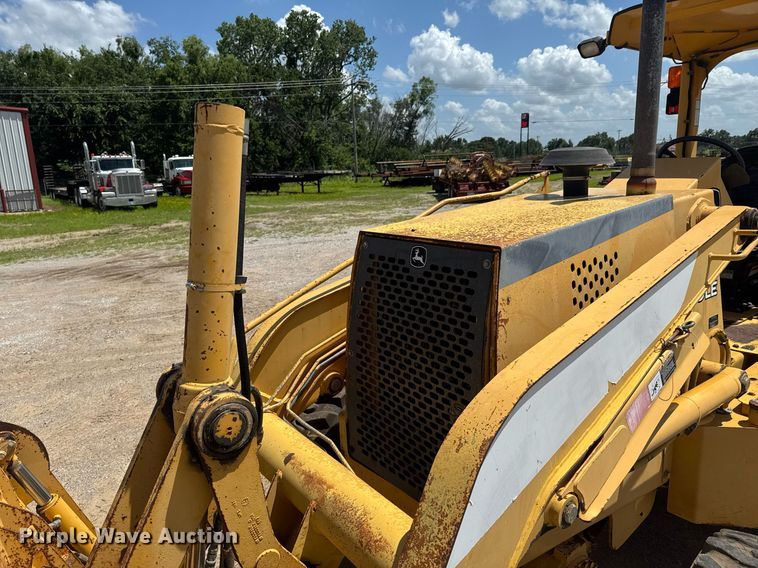 image for item DU9208 2005 John Deere 210LE landscape tractor