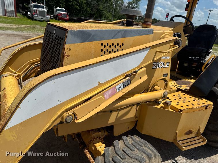 image for item DU9208 2005 John Deere 210LE landscape tractor