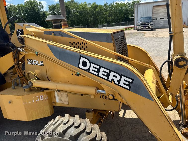 image for item DU9208 2005 John Deere 210LE landscape tractor