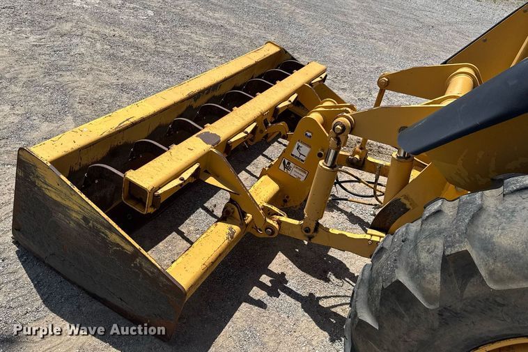 image for item DU9208 2005 John Deere 210LE landscape tractor