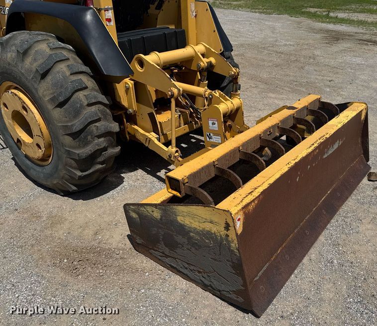 image for item DU9208 2005 John Deere 210LE landscape tractor