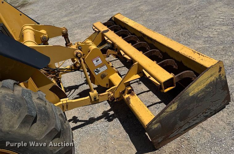 image for item DU9208 2005 John Deere 210LE landscape tractor