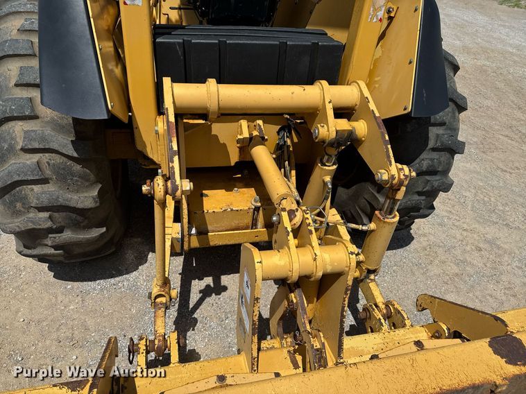 image for item DU9208 2005 John Deere 210LE landscape tractor