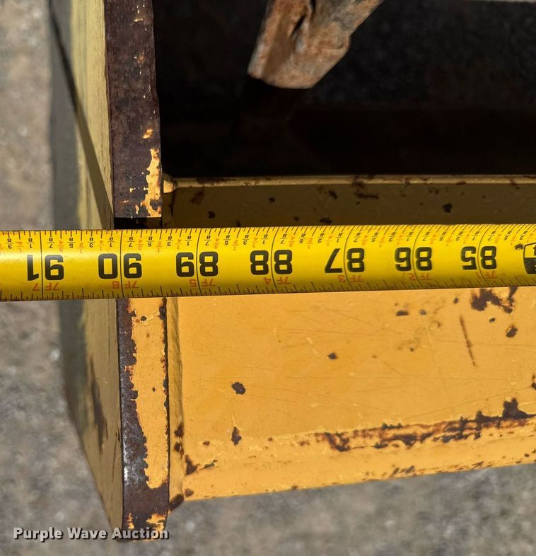 image for item DU9208 2005 John Deere 210LE landscape tractor