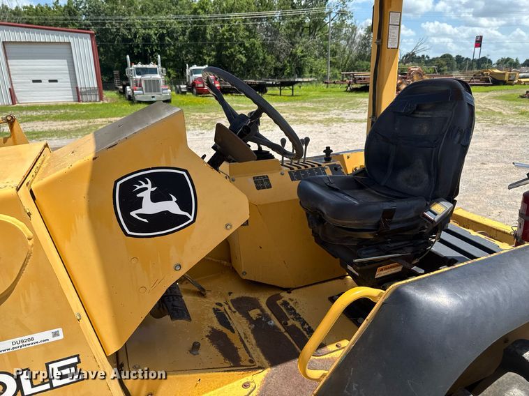 image for item DU9208 2005 John Deere 210LE landscape tractor