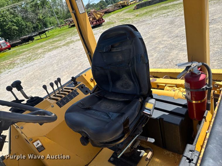 image for item DU9208 2005 John Deere 210LE landscape tractor