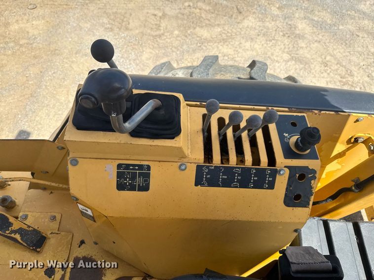 image for item DU9208 2005 John Deere 210LE landscape tractor