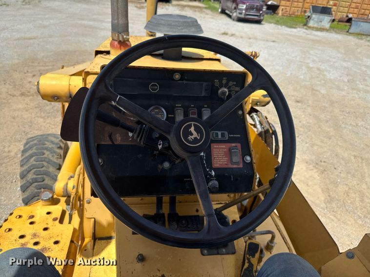 image for item DU9208 2005 John Deere 210LE landscape tractor